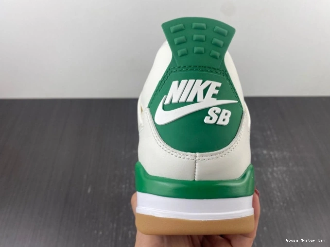 Pine Air 4 Green Nike x DR5415-103 SB Jordan 0810